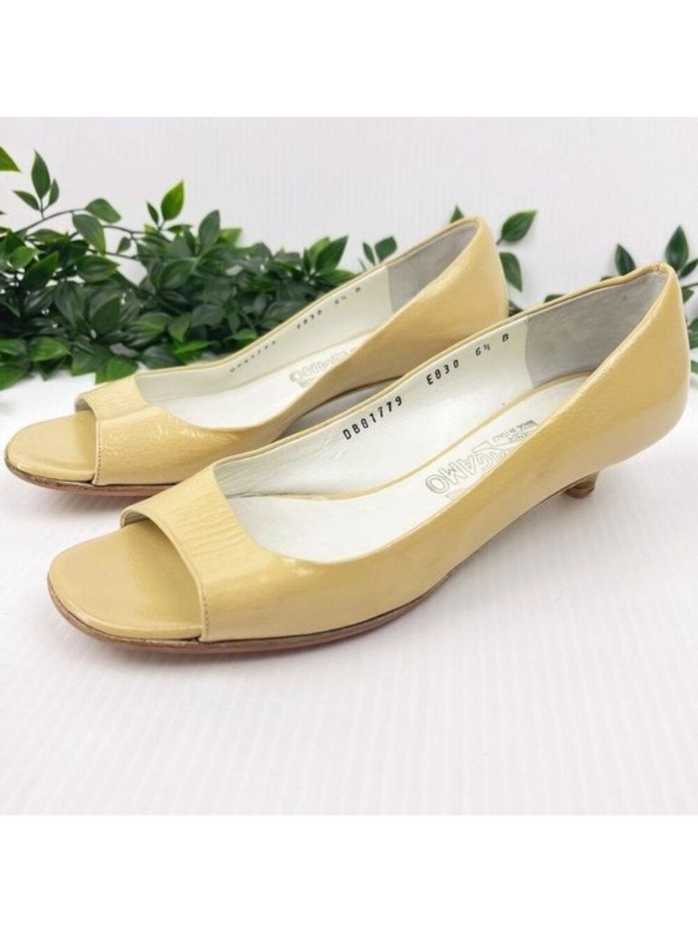 Salvatore Ferragamo ivory/Butter shoes open toe, kitten heel Leather Pumps 6.5
